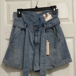 NWT SINCERELY JULES PAPERBAG LIGHT BLUE HIGH-WAISTED SHORTS. SIZE 7/28.
